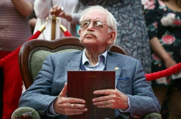 Актер Василий Ливанов остается в тяжелом состоянии в реанимации