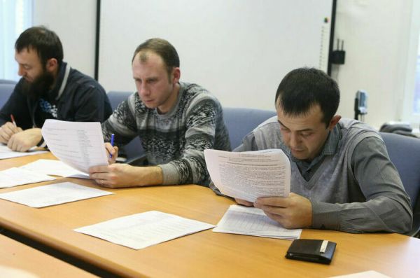 Вид на жительство в России хотят давать наиболее адаптированным мигрантам