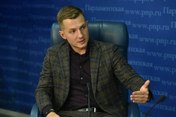  Депутат Метелев напомнил о работе по увеличению штрафов за продажу вейпов <span id=