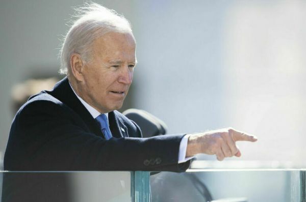 Экс-сенатор Пенсильвании: Байден хочет усложнить Трампу переговоры с Путиным