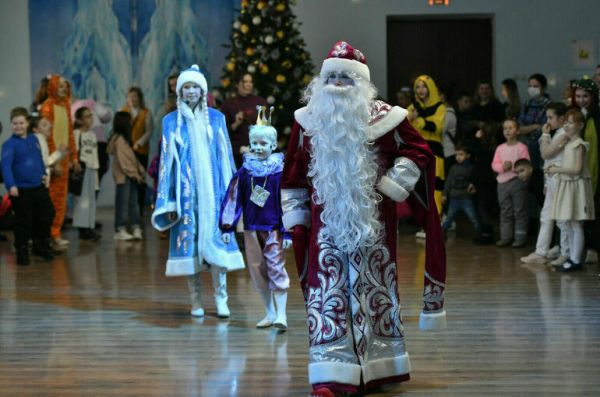 Петербуржцам рассказали о ценах на услуги Деда Мороза 