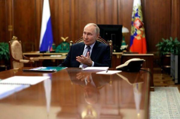 Путин призвал плотнее работать с операторами ТКО Путин призвал плотнее работать с операторами ТКО