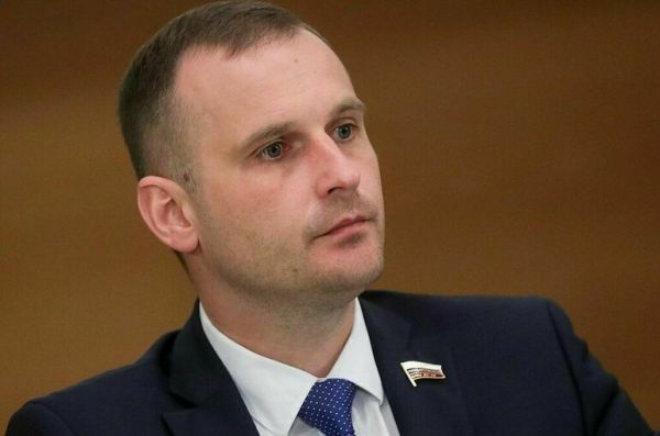 Депутат Леонов: Без внутрисемейной политики сложно защитить детей от вредных веяний Депутат Леонов: Без внутрисемейной политики сложно защитить детей от вредных веяний