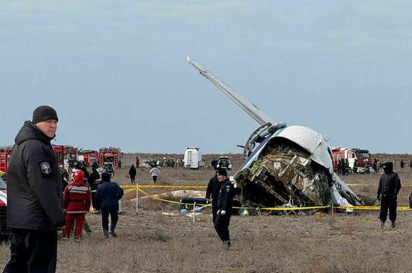При крушении самолета в Актау выжили 28 человек