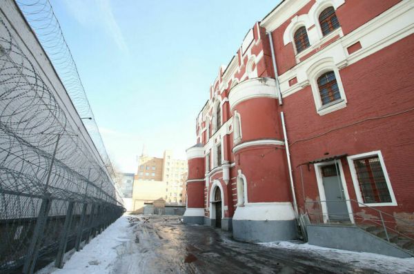 СИЗО предлагают оснастить электронными книгами с уголовными делами