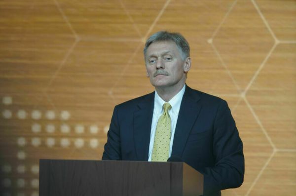 В Кремле заявили, что Путин остается открытым к контактам с Шольцем