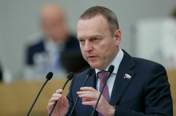 Депутат Бахарев пояснил, почему нужно ограничить рекламу &laquo;раздолжнителей&raquo;