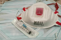 Паром с Ле Пен на борту столкнулся с баржей у берегов Франции