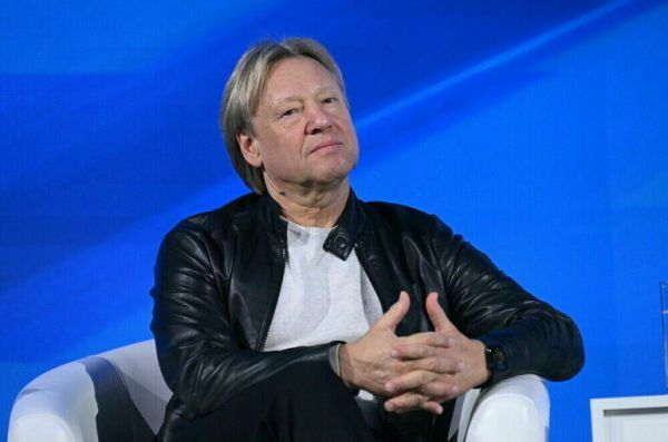 Путин поздравил Дмитрия Харатьяна с 65-летием