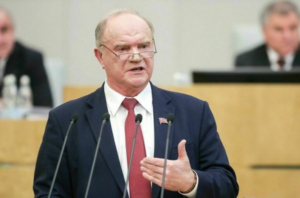 Зюганов: Обеспечить победу на фронте помогут любовь и единство  