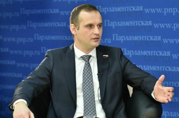 Депутат Леонов считает, что полный запрет вейпов позволит отучить детей от курения Депутат Леонов считает, что полный запрет вейпов позволит отучить детей от курения