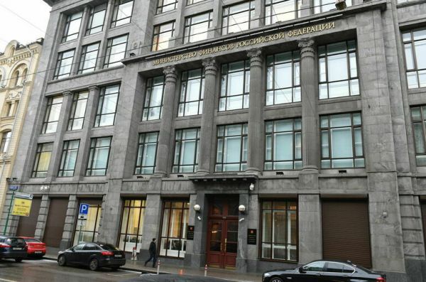 В Минфине не получали предложение о запрете продажи алкоголя лицам до 21 года