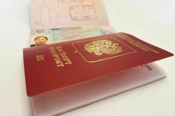 В Минпромторге заявили об отсутствии дефицита чипов для загранпаспортов