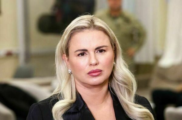 Путин наградил Семенович медалью за труды в культуре и искусстве