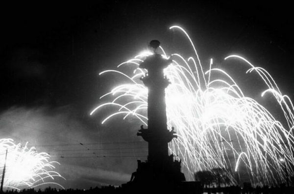 Песни Великой Победы: «Прощай, любимый город…» Песни Великой Победы: «Прощай, любимый город…»