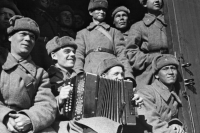 Песни Великой Победы: «Прощай, любимый город…» Песни Великой Победы: «Прощай, любимый город…»