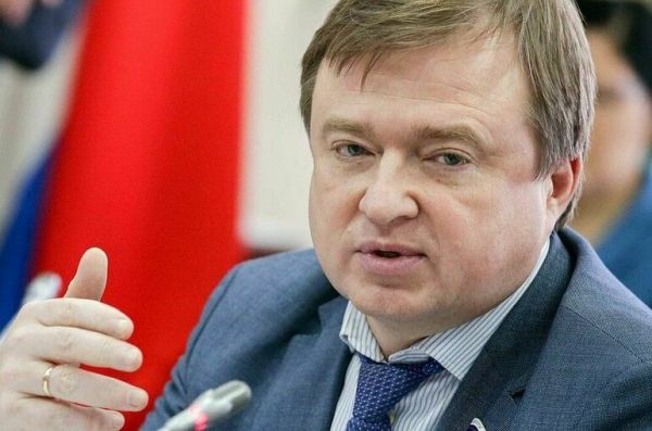 Депутат Иванов: Зеленский говорит по сценарию, который ему написали хозяева