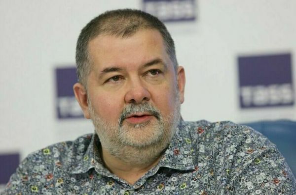 Писатель Лукьяненко рассказал о плюсах передачи литературы под контроль Минкульта