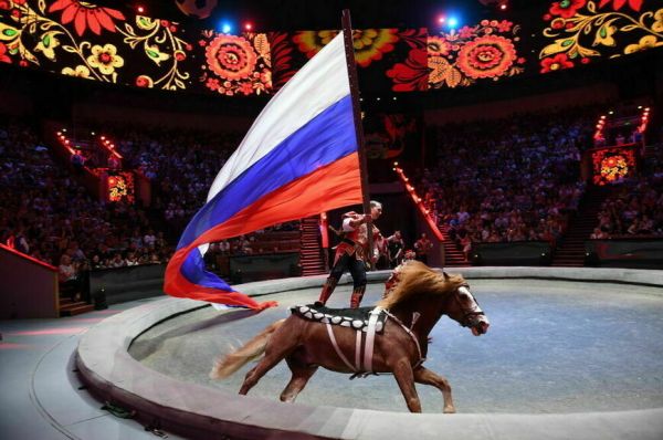 Хохлома, советское кино и кокошник: куда вошьют культурный код россиян