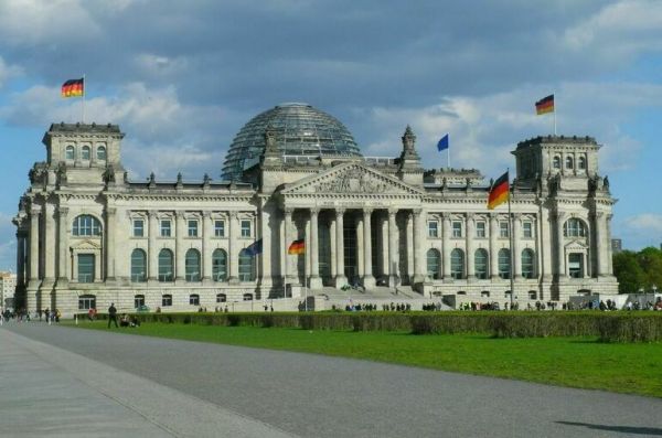 Политолог назвал поставки оружия ФРГ Украине припарками при смертельной болезни