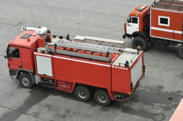 В Подмосковье загорелся склад с газовыми баллонами и горючей жидкостью