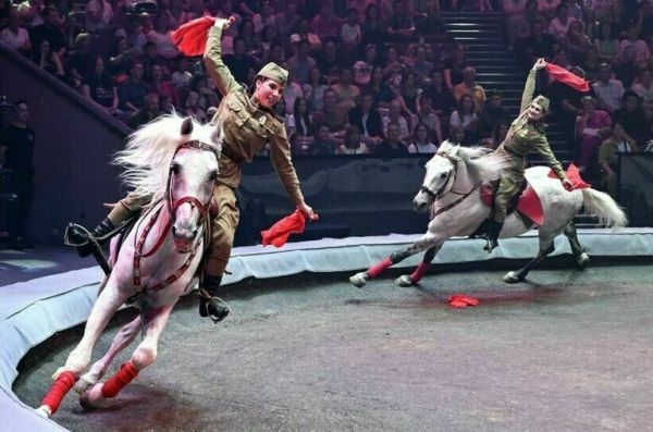 Артисты рассказали, зачем им свой праздник