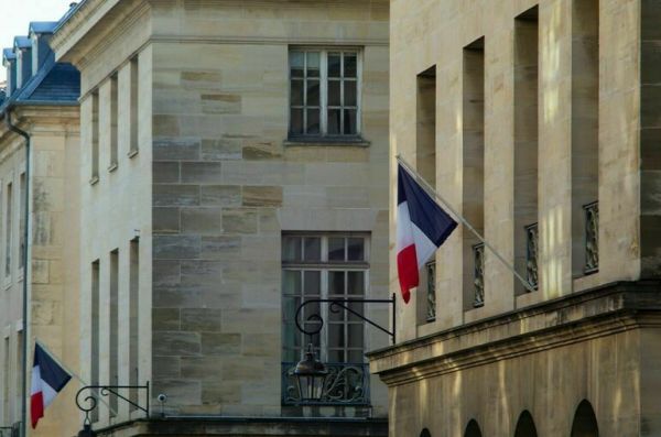 Эксперт: Франция балансирует на грани системного кризиса