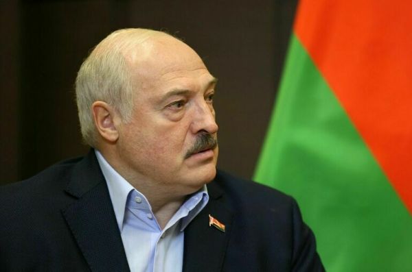 Лукашенко потребовал решать вопрос с урожаем картофеля &laquo;по-военному&raquo;