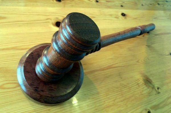 Суд арестовал десятого фигуранта дела о суррогатном алкоголе в Ленобласти