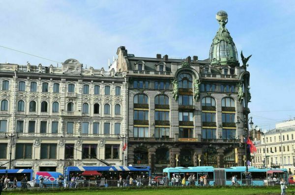 Петербург хочет продавать туристам проверенные сувениры