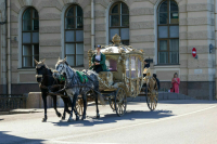 Петербург хочет продавать туристам проверенные сувениры