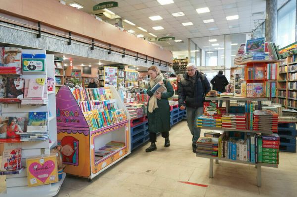 Тираж книги Стивена Кинга «Оно» отозвали из продажи для актуализации маркировки Тираж книги Стивена Кинга «Оно» отозвали из продажи для актуализации маркировки