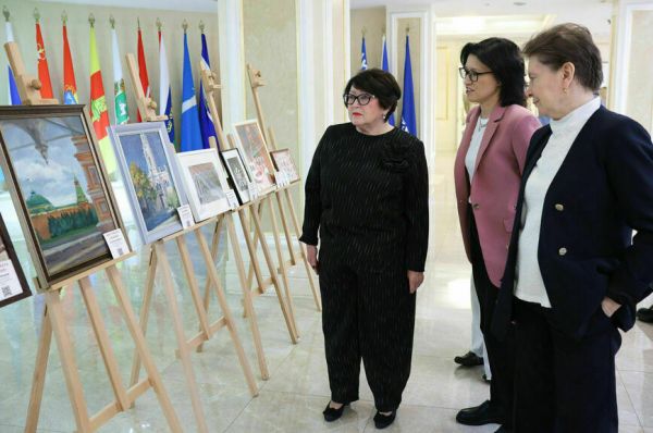 В Совфеде открыли художественную экспозицию ко Дню народного единства