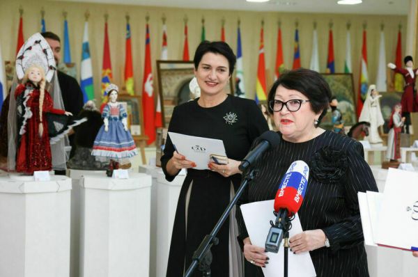 В Совфеде открыли художественную экспозицию ко Дню народного единства