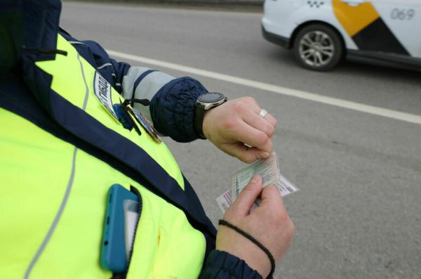 Автобус с детской футбольной командой опрокинулся в Челябинской области