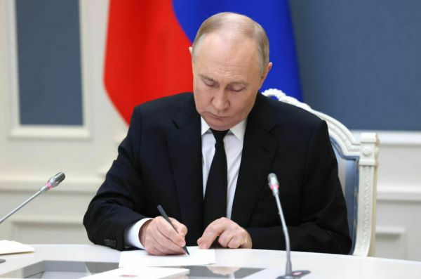 Путин наградил орденами Надежду Бабкину и Тину Канделаки