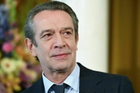 Песков считает неправильным насаждать дресс-код в театр