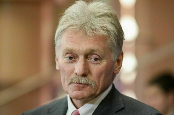 Песков считает неправильным насаждать дресс-код в театр