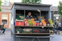 Самозанятых женщин предложили на год после родов освободить от уплаты налога