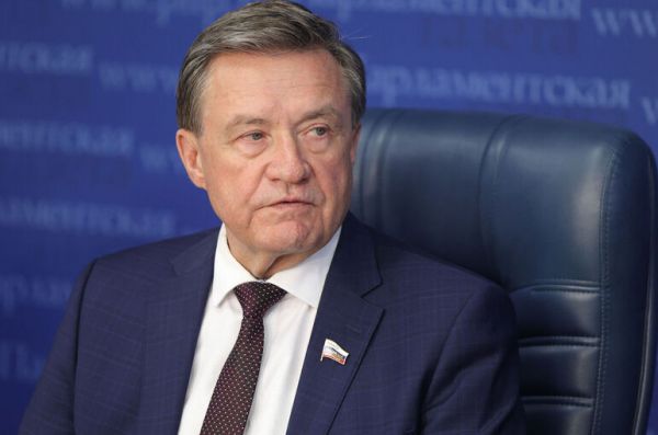 За использование поддельных акцизных марок производителей спиртного предложили сажать на восемь лет