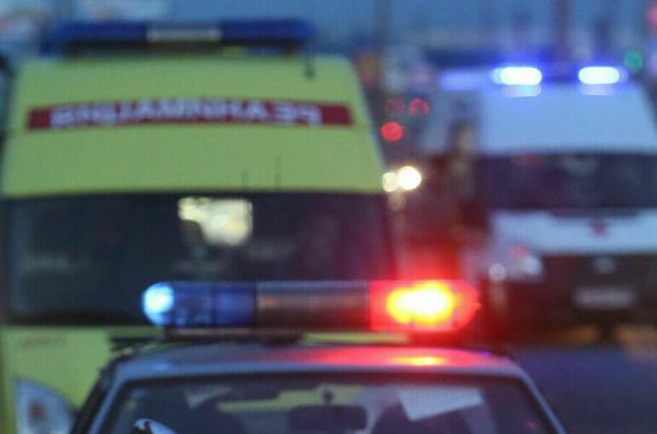 Автобус сбил пешеходов на тротуаре в Петербурге 