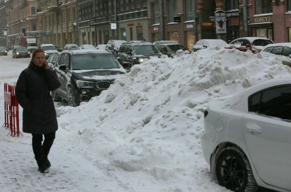 Чаплин посоветовал жаловаться на неубранный снег в УК или ТСЖ