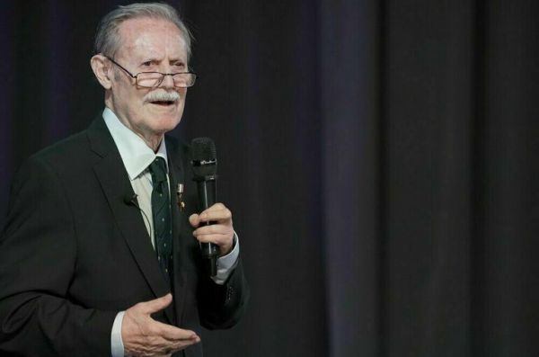 Деятелям театрального искусства хотят вручить медали в память Островского