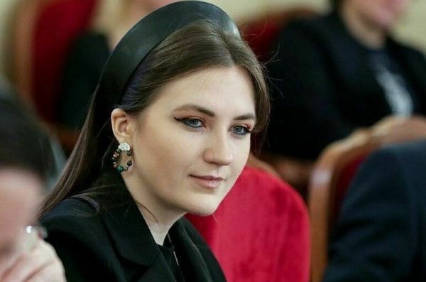 Горячева считает возможным закрепление единого оклада для учителей