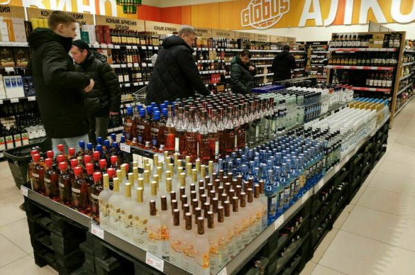 Кабмин предложил завязать со спиртным