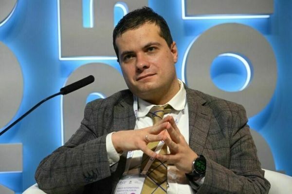 Кардиолог рассказал, чем опасны перепады давления для метеозависимых людей