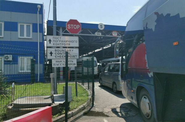 Казахстан ввел электронную очередь для автомобилей на границе с Россией