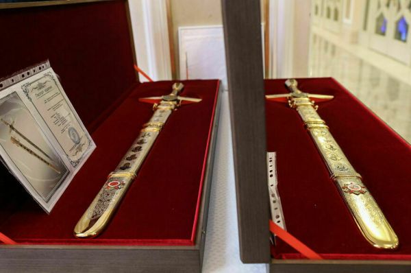 Мариуполю и Мелитополю вручили &laquo;Мечи Победы&raquo;