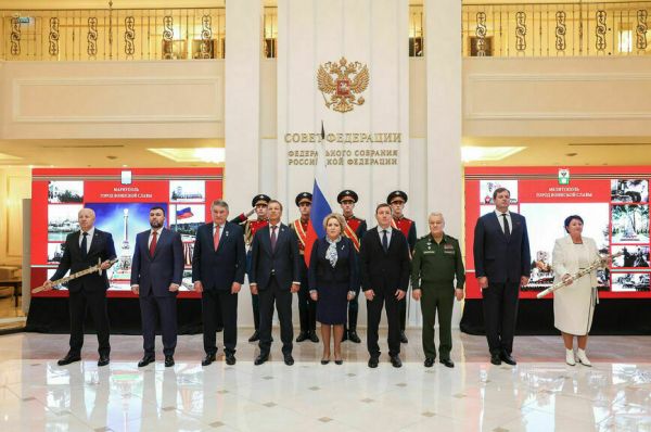 Мариуполю и Мелитополю вручили &laquo;Мечи Победы&raquo;