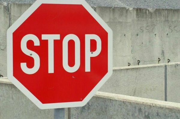 На трассе в Крыму обрушилась подпорная стена